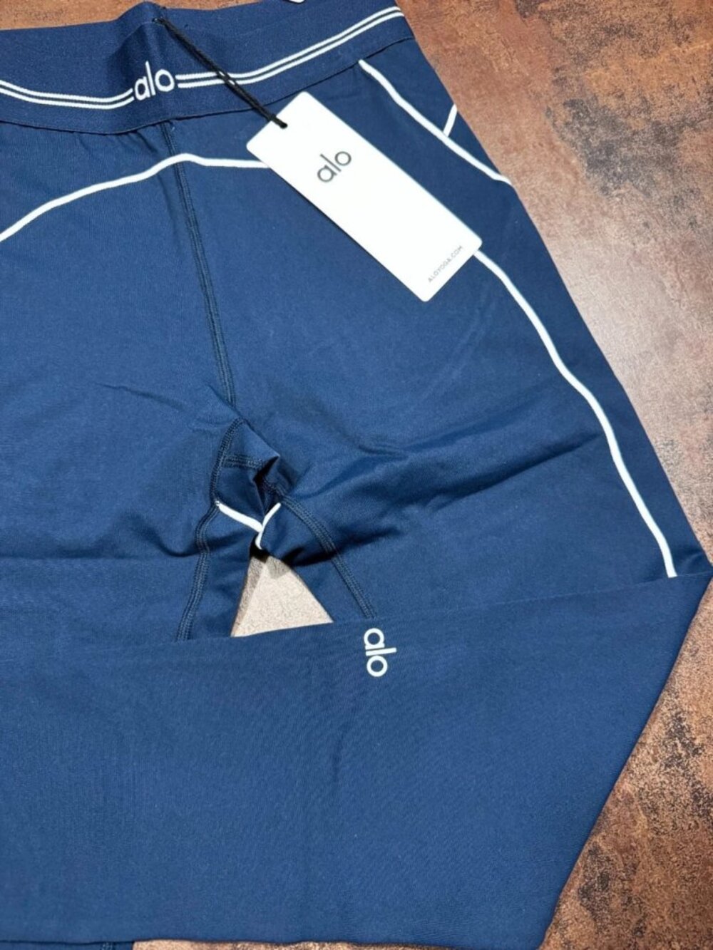 Alo Yoga Airbrush Heart Throb Sports Set Navy S - Picture 3 of 10